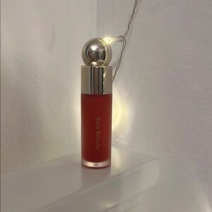 Rare Beauty Red blush( shade: GRATEFUL )